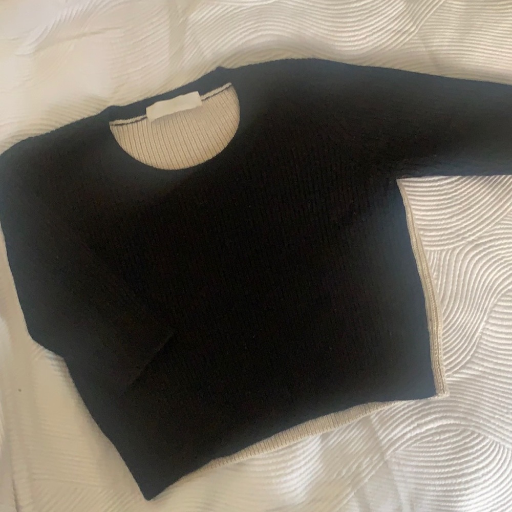 Super cute Hesperios cropped 3/4 SLV sweater.